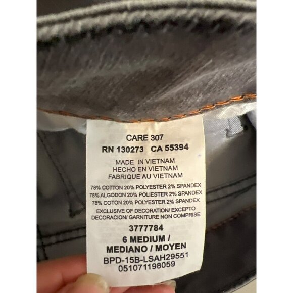 Lee Modern Series Sz 6 Curvy Fit Grey Jean Shorts Lightweight Bermuda - Picture 6 of 8